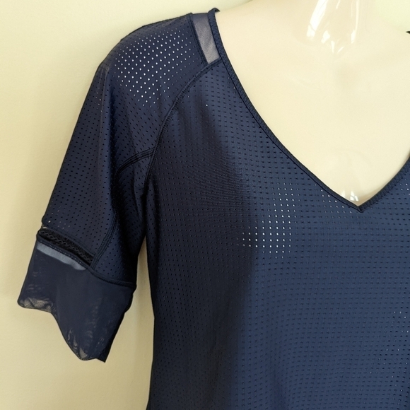 Lululemon jersey mesh v neck t-shirt medium - Picture 2 of 7